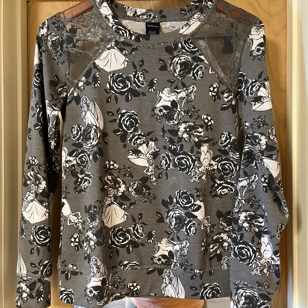 Disney Princesses Print Gray Lace Shoulder L/S Top sz S